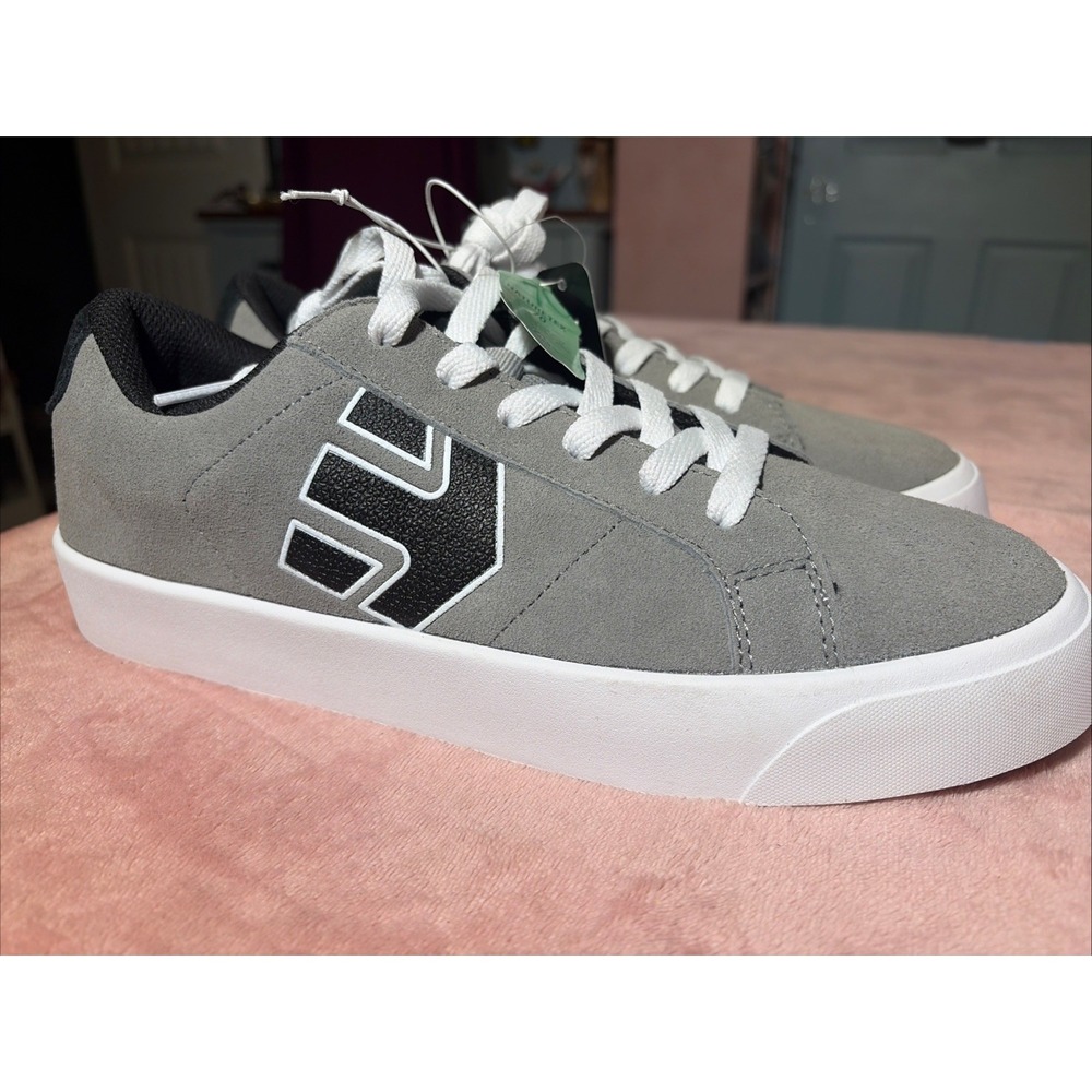 Etnies Domain Gray Skate Shoes Men's 9.5  Lace-Up Suede White Sole. NWOB.